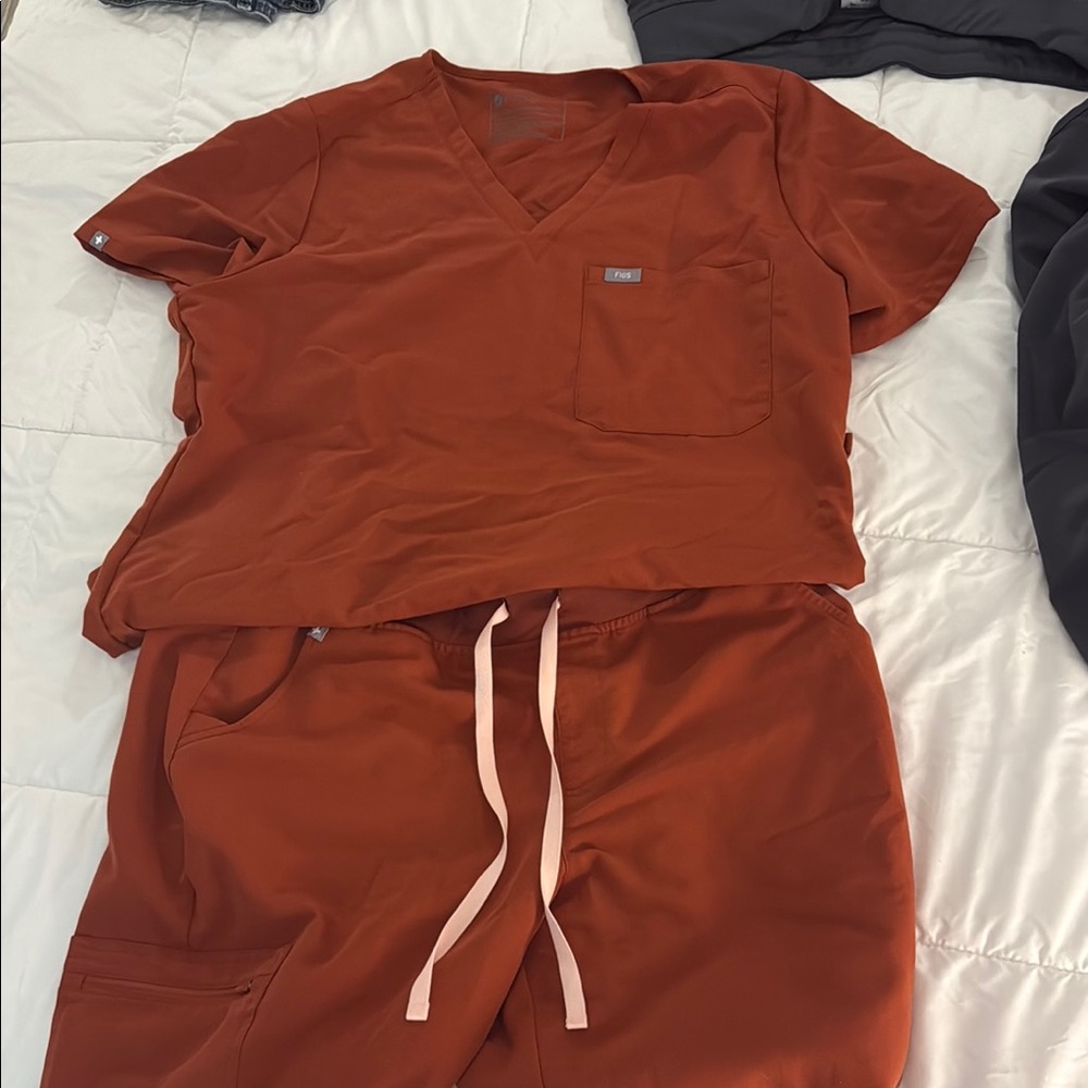 Figs Zamora High-waisted Scrub Set in Rust